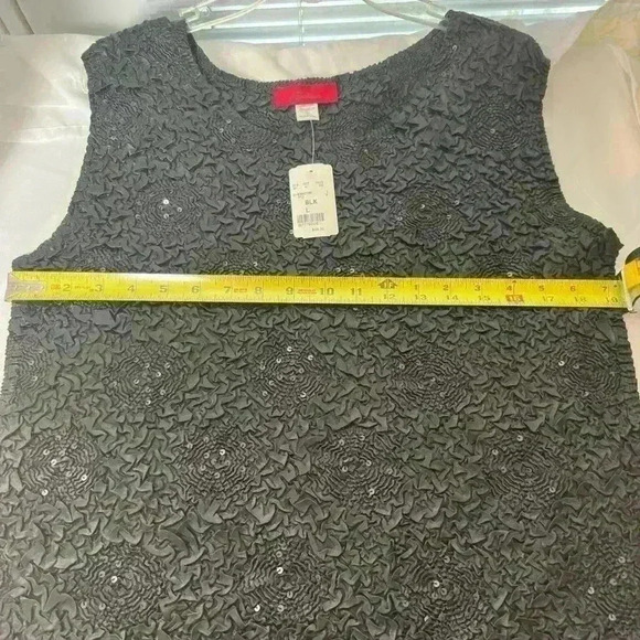 NWT! Black textured with little sequins, sleeveless (Size L) - Picture 6 of 7